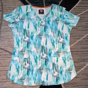 Dickies 💙💚 print scrub top